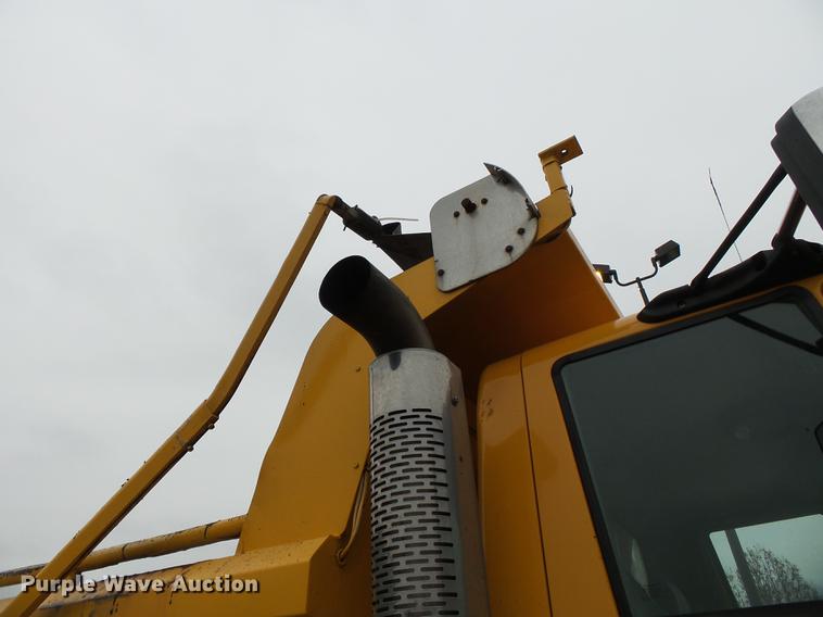 image for item DB7227 2005 International 7400 dump truck