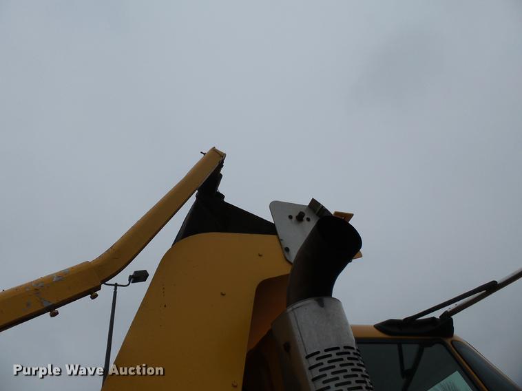 image for item DB7227 2005 International 7400 dump truck