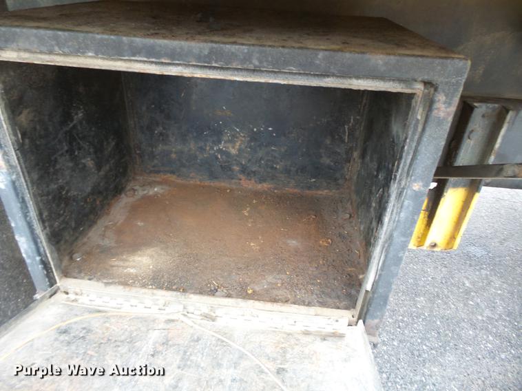 image for item DB7227 2005 International 7400 dump truck