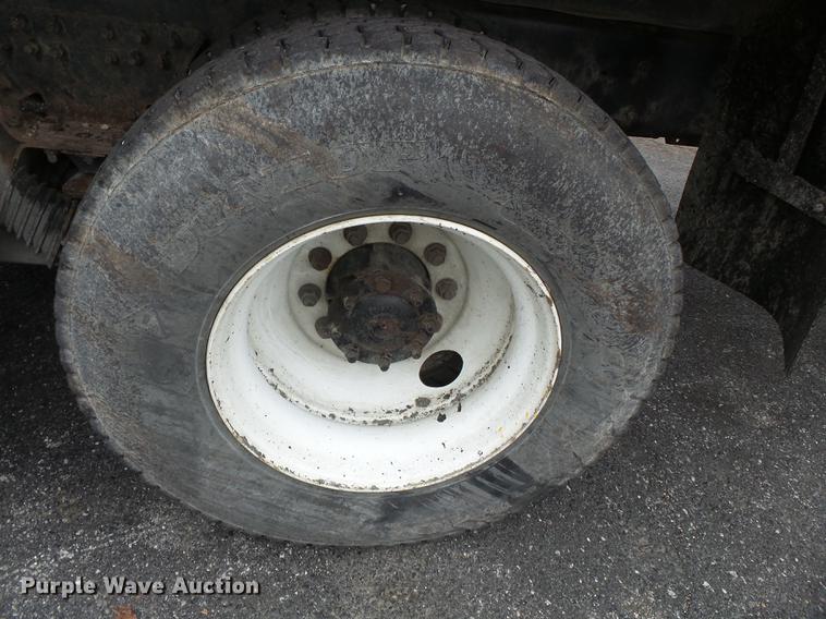 image for item DB7227 2005 International 7400 dump truck