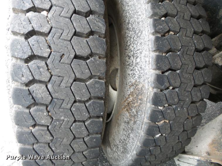 image for item DB7227 2005 International 7400 dump truck