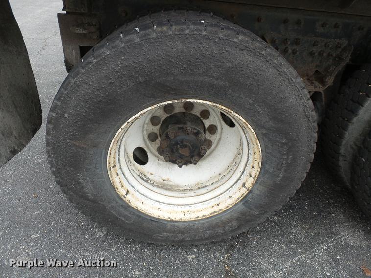 image for item DB7227 2005 International 7400 dump truck