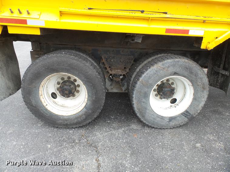 image for item DB7227 2005 International 7400 dump truck
