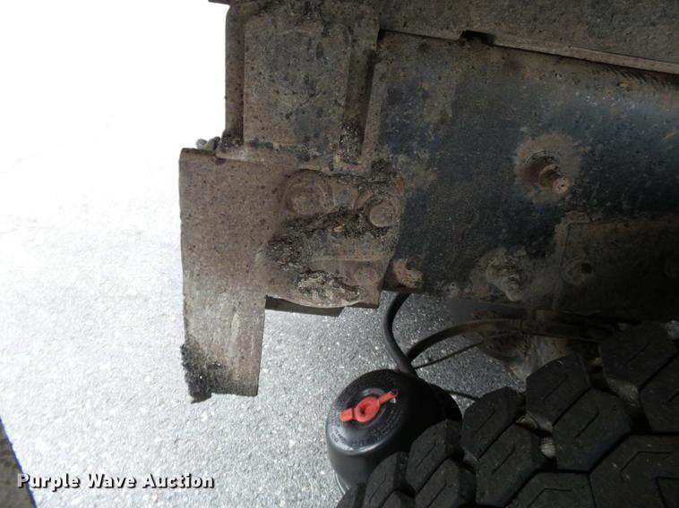 image for item DB7227 2005 International 7400 dump truck