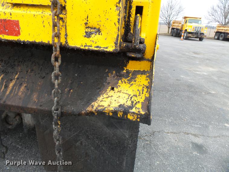 image for item DB7227 2005 International 7400 dump truck