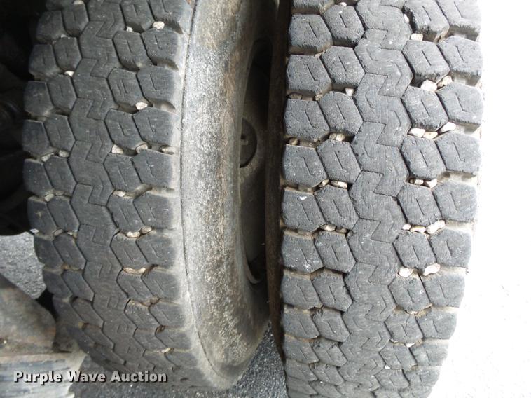 image for item DB7227 2005 International 7400 dump truck