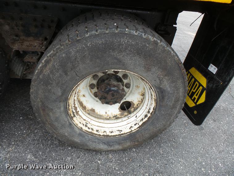 image for item DB7227 2005 International 7400 dump truck