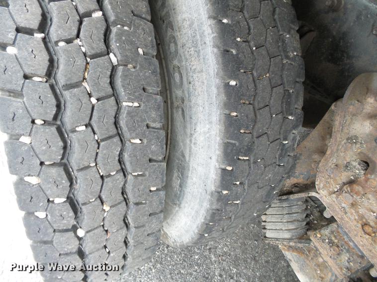 image for item DB7227 2005 International 7400 dump truck