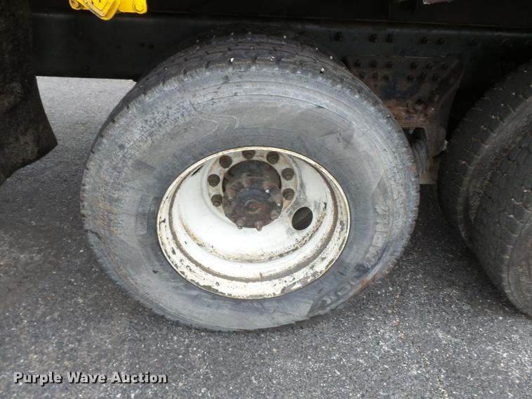 image for item DB7227 2005 International 7400 dump truck