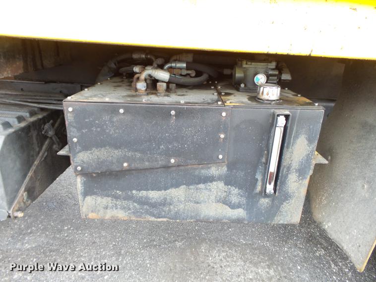 image for item DB7227 2005 International 7400 dump truck