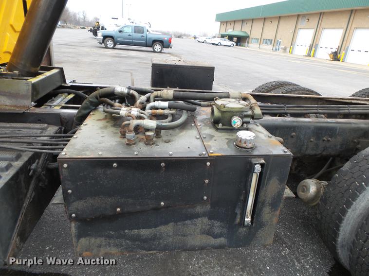 image for item DB7227 2005 International 7400 dump truck