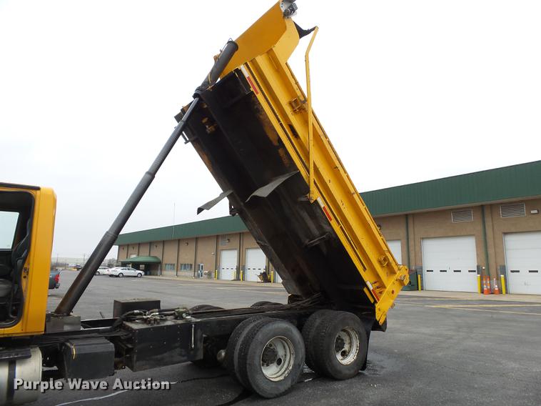 image for item DB7227 2005 International 7400 dump truck