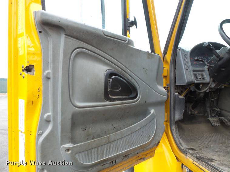 image for item DB7227 2005 International 7400 dump truck