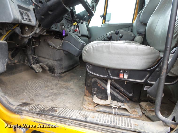 image for item DB7227 2005 International 7400 dump truck