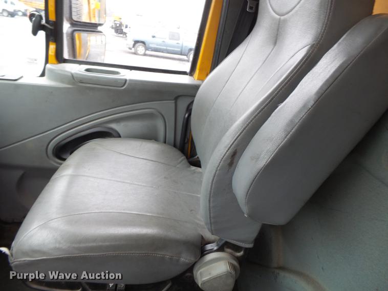 image for item DB7227 2005 International 7400 dump truck