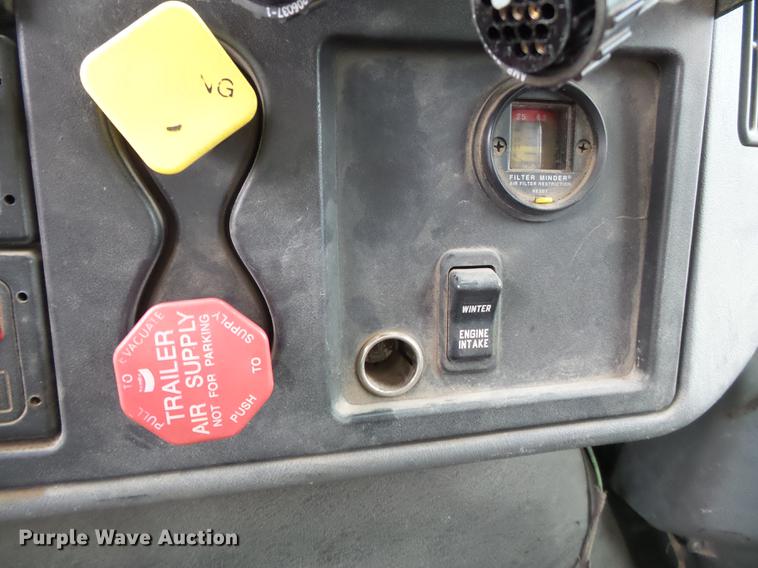 image for item DB7227 2005 International 7400 dump truck