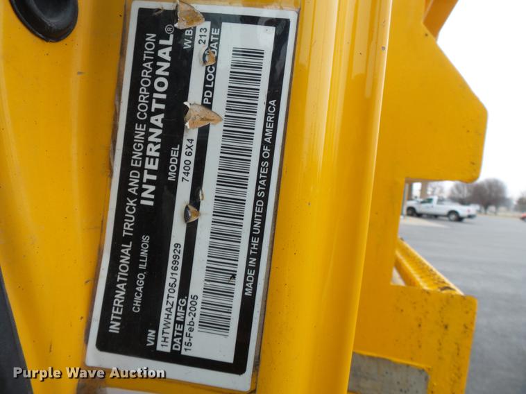 image for item DB7227 2005 International 7400 dump truck