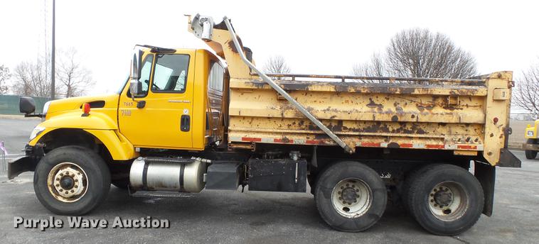 image for item DB7228 2006 International 7400 dump truck