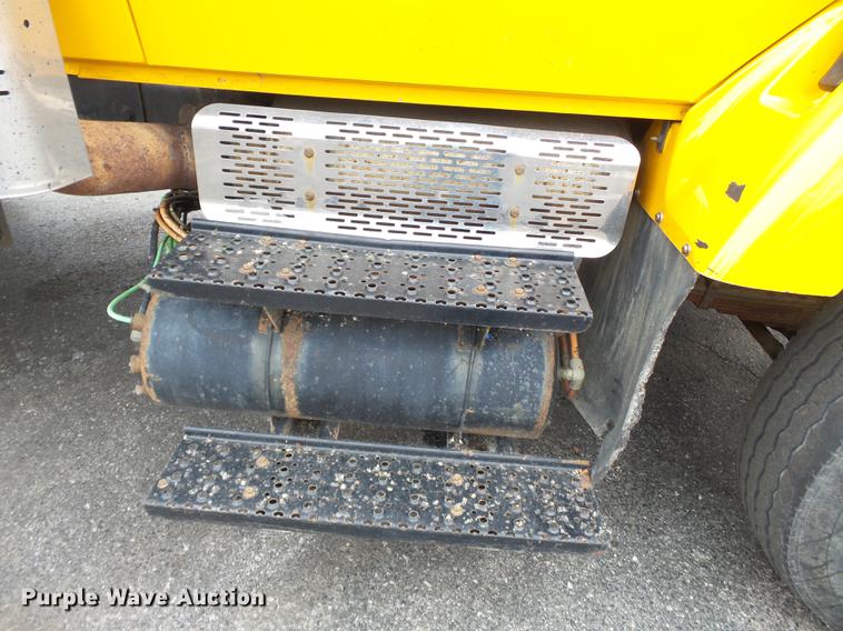 image for item DB7228 2006 International 7400 dump truck