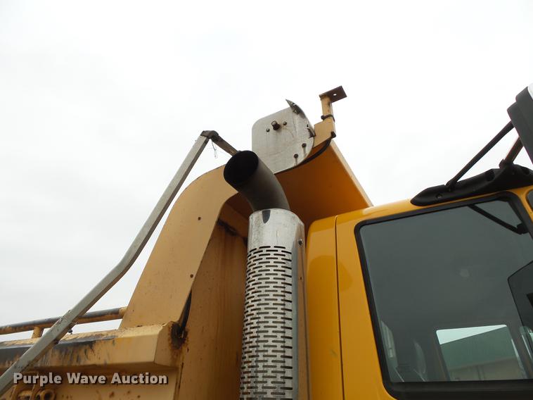 image for item DB7228 2006 International 7400 dump truck