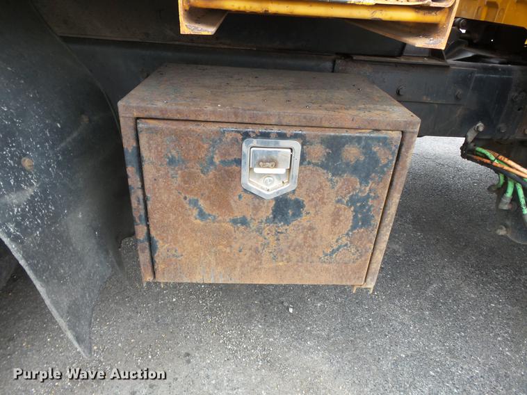 image for item DB7228 2006 International 7400 dump truck