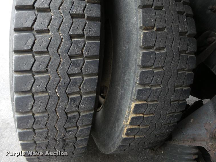 image for item DB7228 2006 International 7400 dump truck