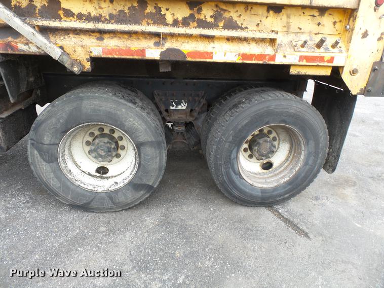 image for item DB7228 2006 International 7400 dump truck
