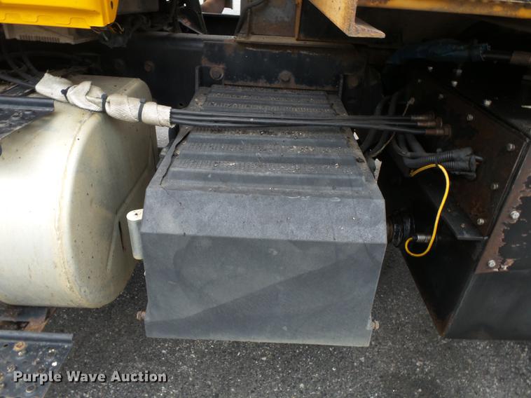 image for item DB7228 2006 International 7400 dump truck