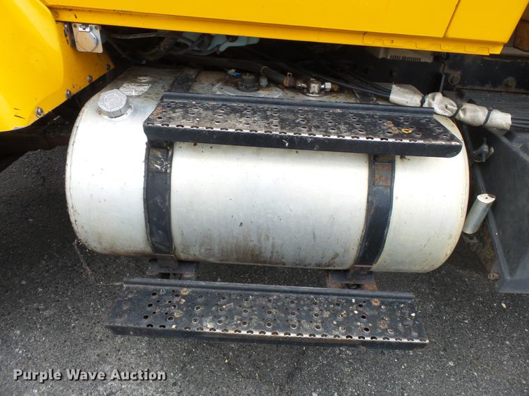 image for item DB7228 2006 International 7400 dump truck