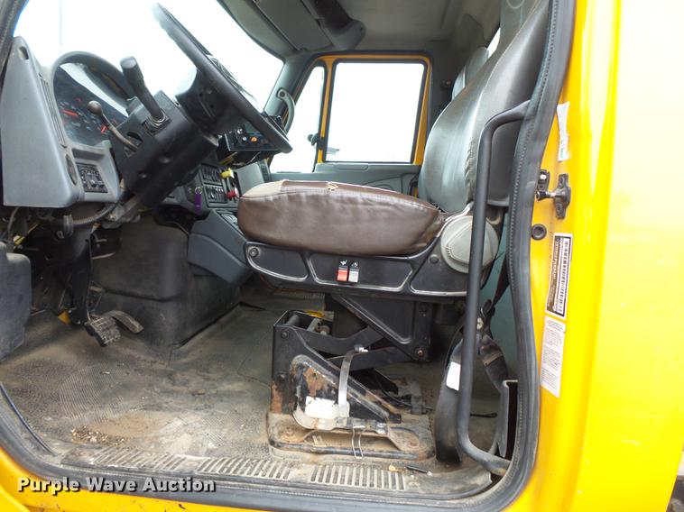 image for item DB7228 2006 International 7400 dump truck