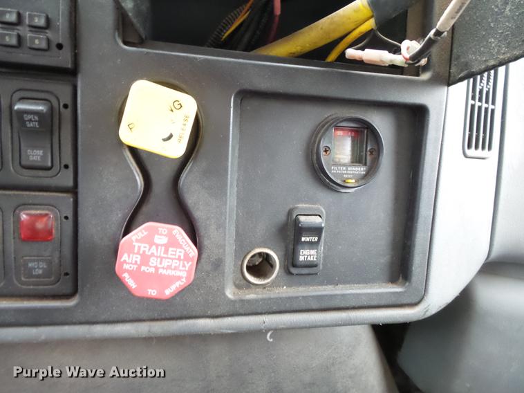 image for item DB7228 2006 International 7400 dump truck