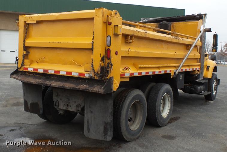 image for item DB7229 2006 International 7400 dump truck