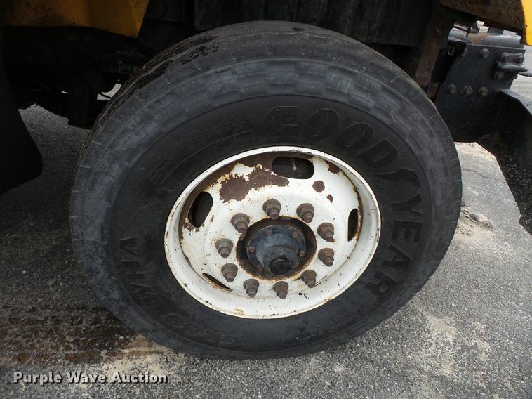 image for item DB7229 2006 International 7400 dump truck