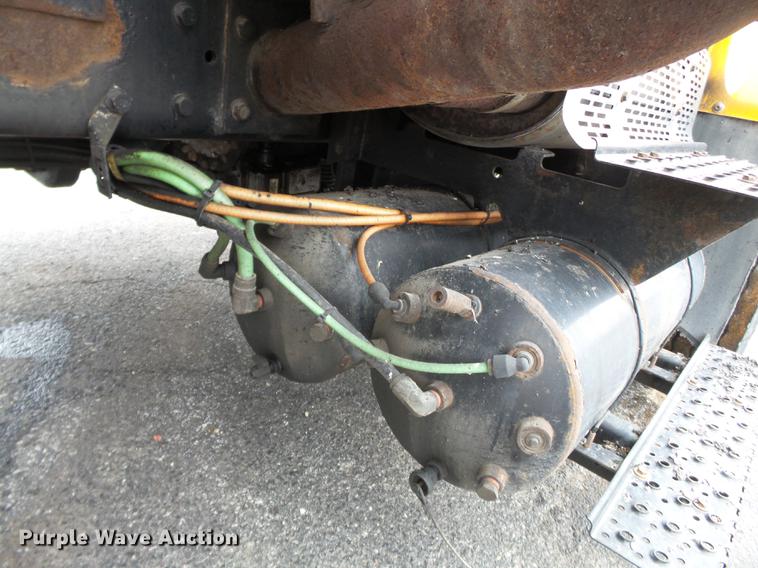 image for item DB7229 2006 International 7400 dump truck