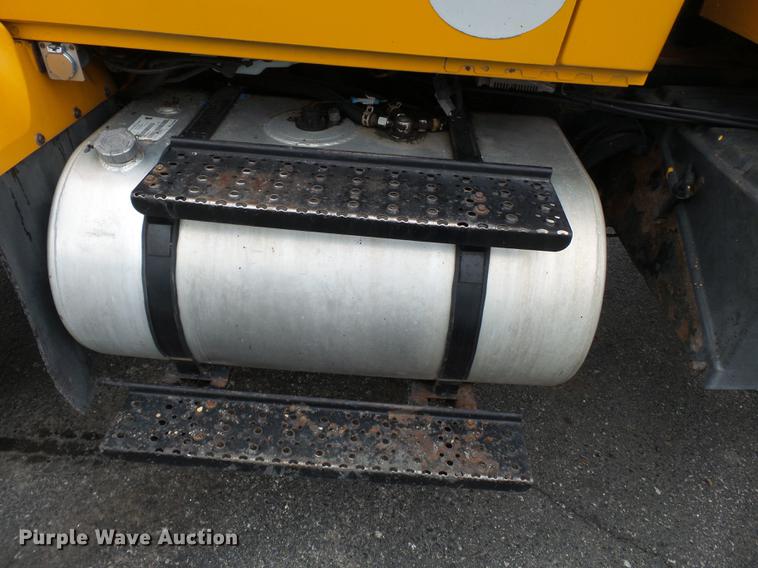 image for item DB7229 2006 International 7400 dump truck