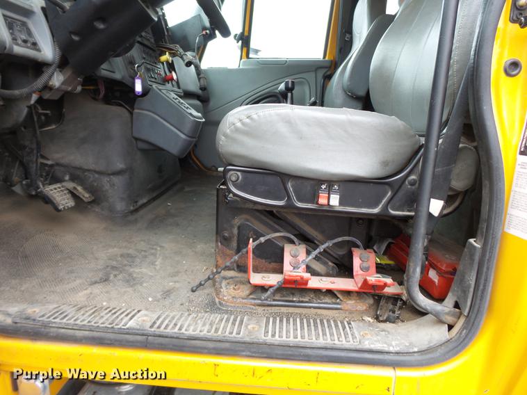 image for item DB7229 2006 International 7400 dump truck