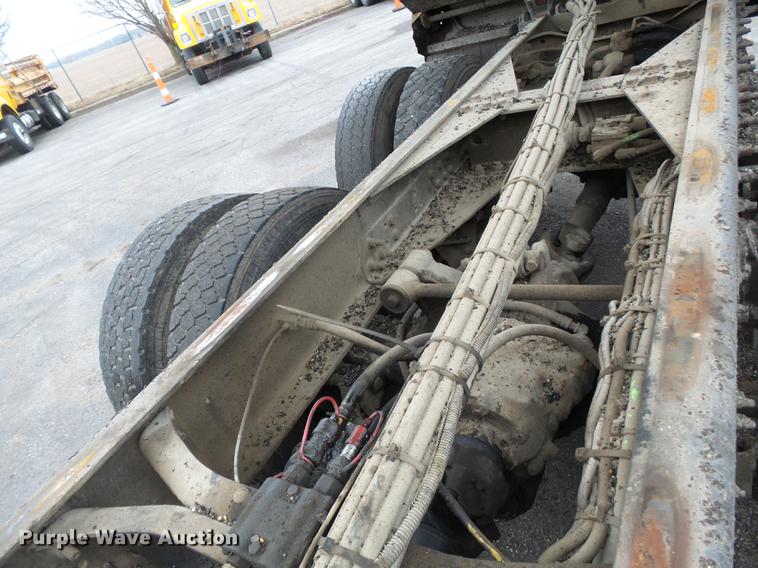 image for item DB7229 2006 International 7400 dump truck