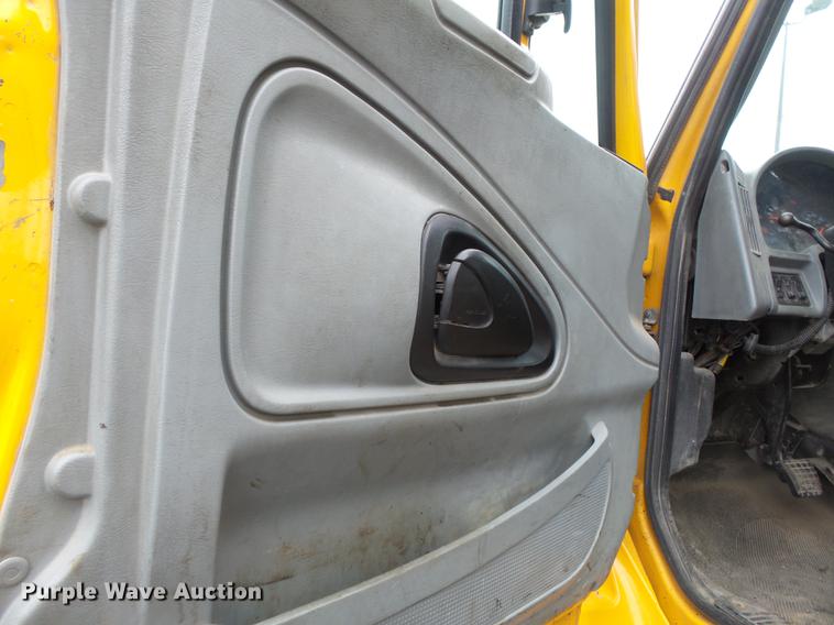 image for item DB7229 2006 International 7400 dump truck