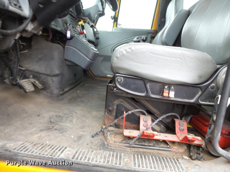 image for item DB7229 2006 International 7400 dump truck