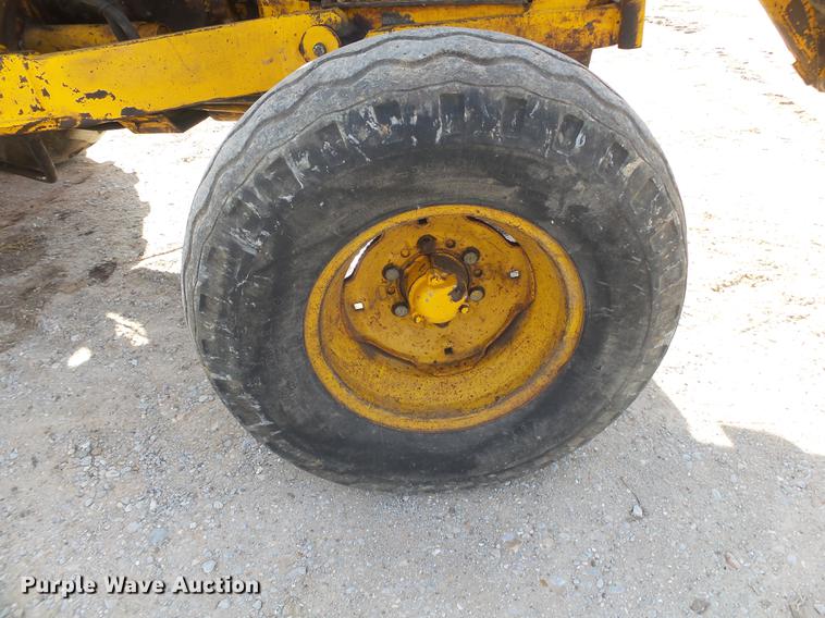 image for item DB7283 John Deere 401J tractor