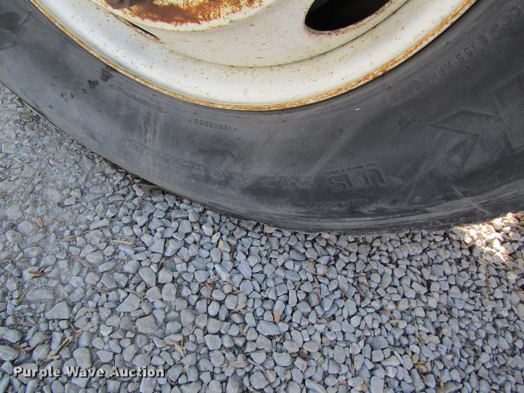 image for item DB9773 2002 Freightliner FL80 refuse truck