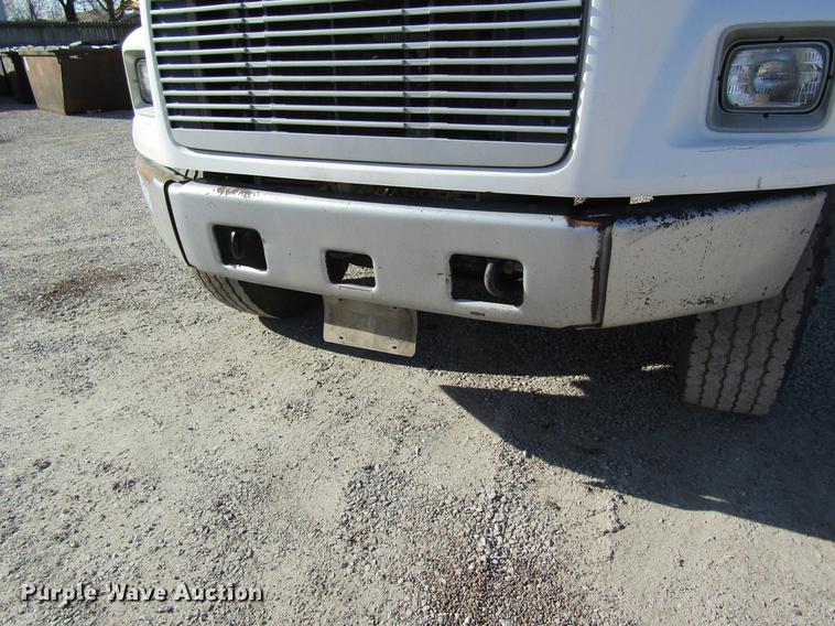 image for item DB9773 2002 Freightliner FL80 refuse truck