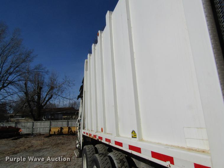 image for item DB9773 2002 Freightliner FL80 refuse truck