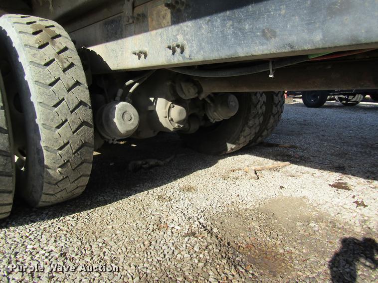 image for item DB9773 2002 Freightliner FL80 refuse truck