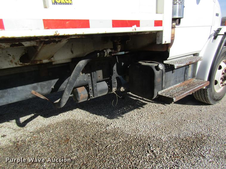 image for item DB9773 2002 Freightliner FL80 refuse truck