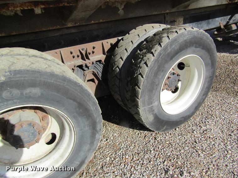 image for item DB9773 2002 Freightliner FL80 refuse truck