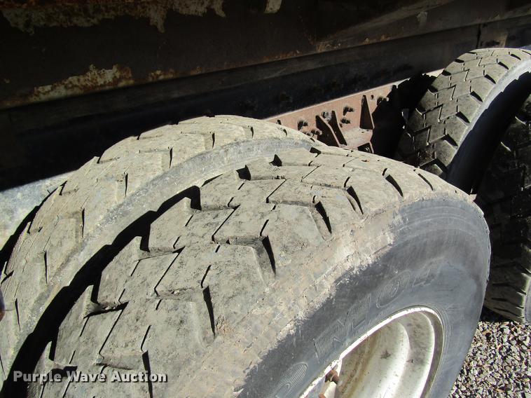 image for item DB9773 2002 Freightliner FL80 refuse truck