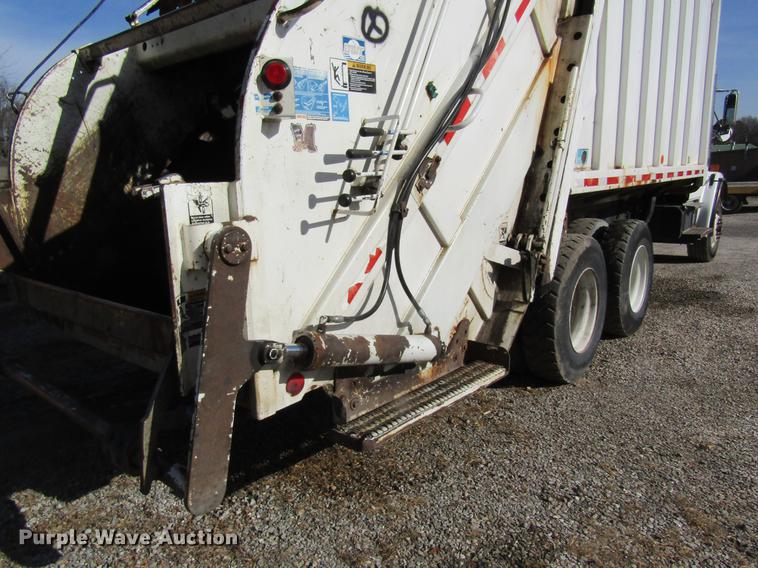 image for item DB9773 2002 Freightliner FL80 refuse truck