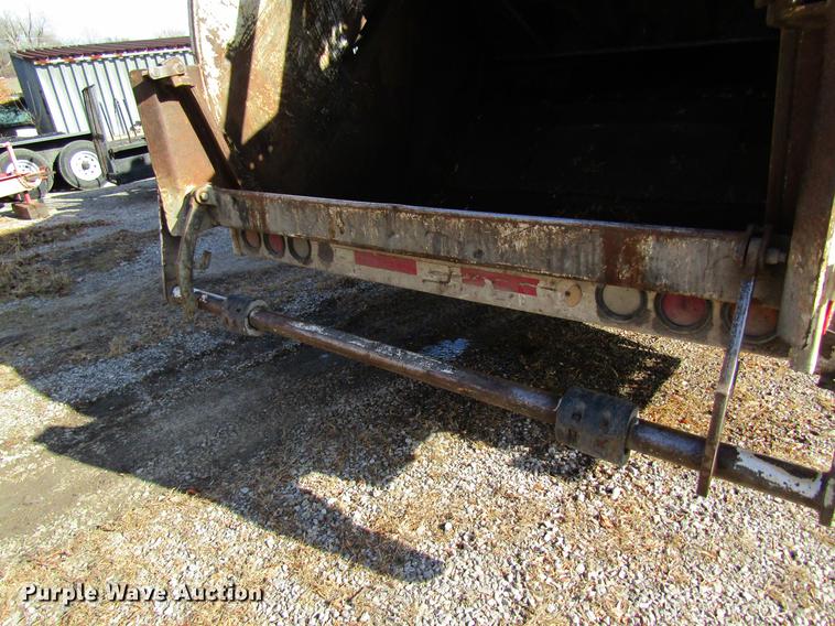 image for item DB9773 2002 Freightliner FL80 refuse truck