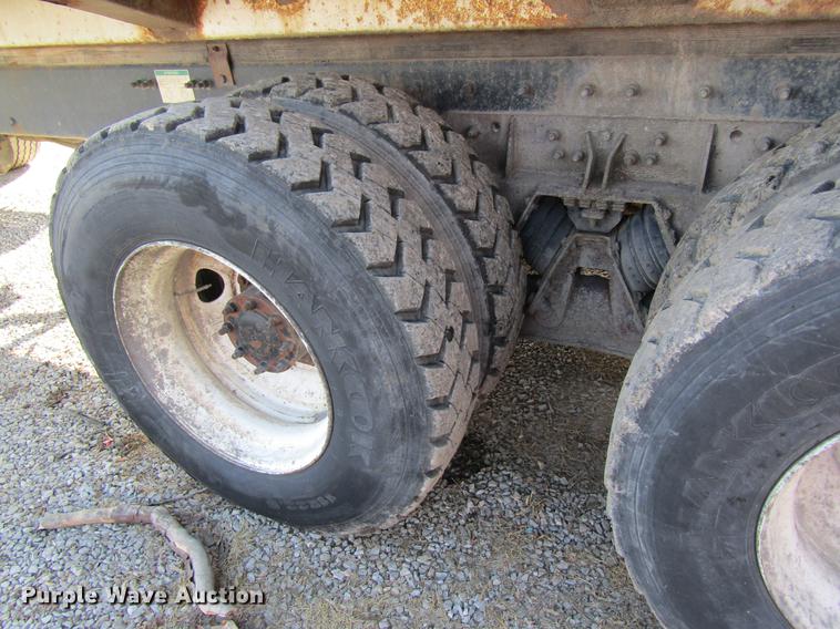 image for item DB9773 2002 Freightliner FL80 refuse truck